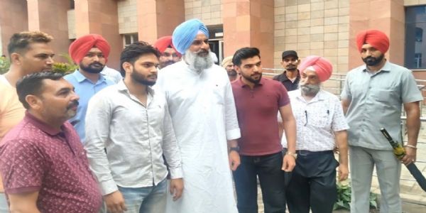 आय से अधिक संपत्ति मामले में मोहाली अदालत में पेश हुए बिक्रम सिंह मजीठिया