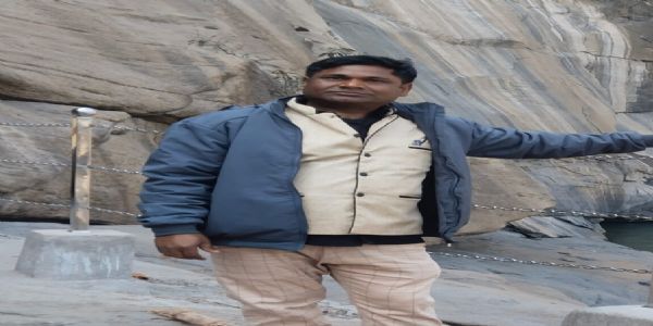 विद्यालय जाते समय सहायक शिक्षक की हृदयाघात से मौत