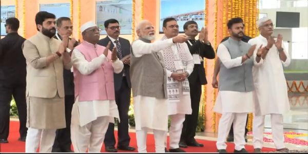 प्रधानमंत्री नरेंद्र मोदी ने किया जोधपुर एयरपोर्ट के नए टर्मिनल का लोकार्पण प्रधानमंत्री नरेंद्र मोदी ने किया जोधपुर एयरपोर्ट के नए टर्मिनल का लोकार्पण