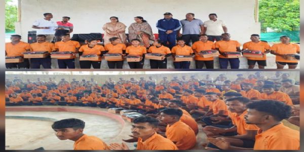 दिशा एकेडमी के 110 अभ्यर्थियों को विधायक ने वितरित किए ट्रैक सूट एवं स्पोर्ट्स शूज