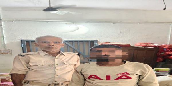 रेलवे कॉलोनी में 12 ग्राम स्मैक के साथ तस्कर गिरफ्तार, बाइक व नकदी जब्त