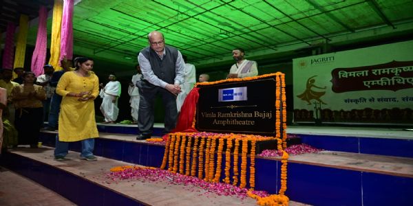 देवरिया में बरगद की छांव में गूंजे पूर्वांचल के सुर, 