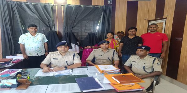 बस से पटना ले जाई जा रही 47 लाख की हेरोइन जब्त, महिला समेत तीन तस्कर गिरफ्तार