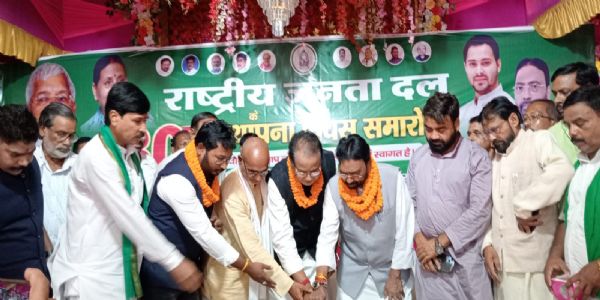 धूमधाम से मनाया गया राजद का 30 वां स्थापना दिवस