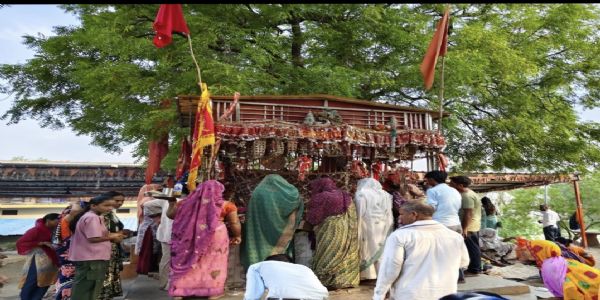 हमीरपुर : आषाढ़ मास के पहले रविवार को माँ भुवनेश्वरी मंदिर में उमड़ा आस्था का सैलाब