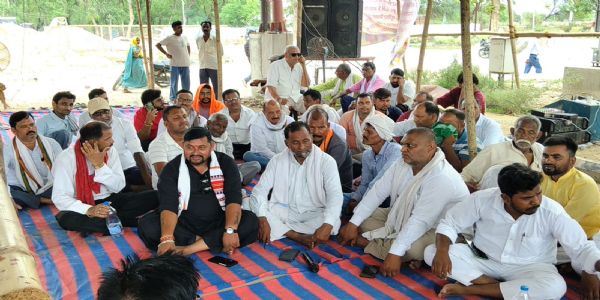 हैदरनगर स्टेशन पर धरना प्रदर्शन