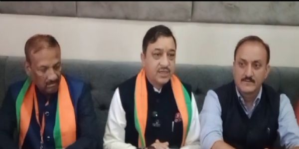 पांवटा साहिब में प्रदेश की कांग्रेस सरकार पर बरसे सांसद सुरेश कश्यप