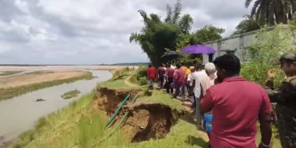 सुवर्णरेखा नदी के कटाव पर प्रशासन सतर्क, स्थायी समाधान की उठी मांग