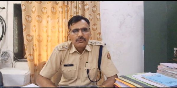 अवैध शराब के साथ दो सगे भाई गिरफ्तार, भारी मात्रा में अंग्रेजी शराब और बीयर जब्त