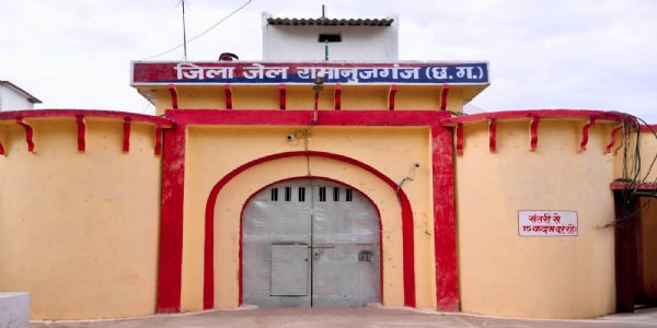 जिला जेल में कलेक्टर का औचक निरीक्षण, व्यवस्थाओं की परखी हकीकत