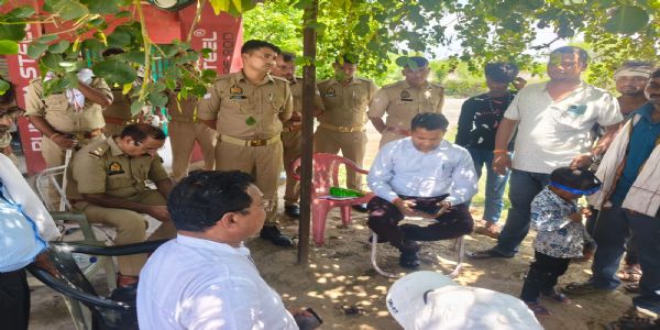 अंबेडकर प्रतिमा से छेड़छाड़ पर भड़का गांव, एसडीएम के आश्वासन के बाद शांत हुआ मामला