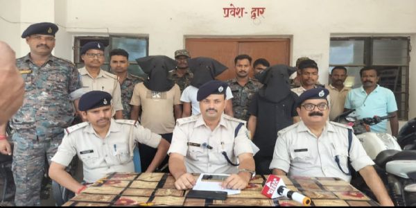 देवघर पुलिस ने वाहन चोर गिरोह के तीन सदस्यों को किया गिरफ्तार, चोरी की नौ बाइक बरामद