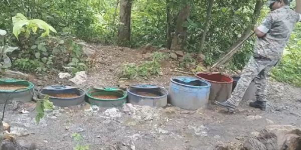 उत्पाद विभाग की बड़ी कार्रवाई, अवैध शराब की भट्ठी ध्वस्त