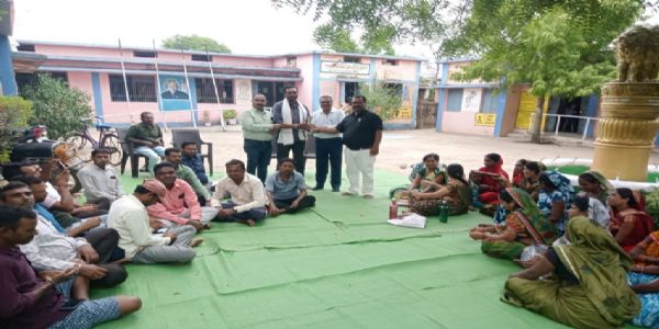 गांव के जरूरतमंद विद्यार्थी को शिक्षक अपने तनख्वाह से देंगे स्कालरशिप