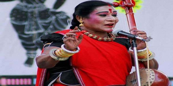 पद्म विभूषण सम्मानित महान लोकगायिका तीजन बाई फाइल फाेटाे