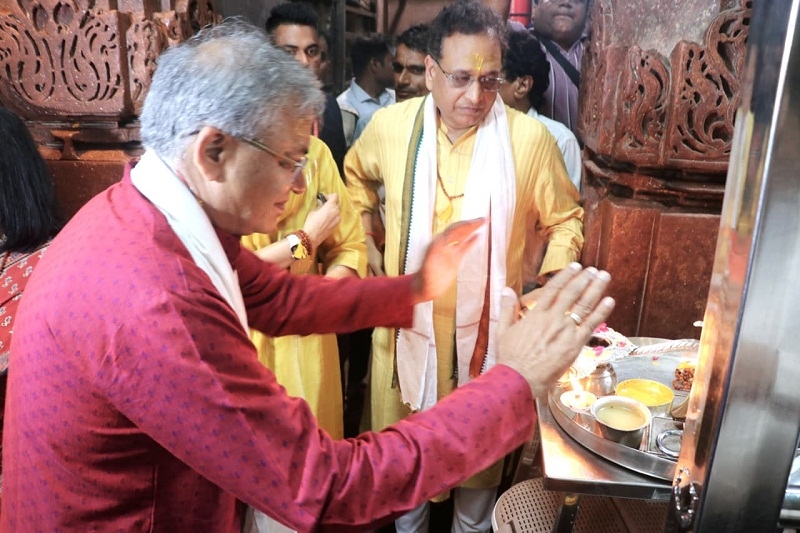 मुख्य निर्वाचन आयुक्त ज्ञानेश कुमार ओंकारेश्वर में ज्योतिर्लिंग मंदिर पूजन करते हुए मुख्य निर्वाचन आयुक्त ज्ञानेश कुमार ओंकारेश्वर में ज्योतिर्लिंग मंदिर पूजन करते हुए