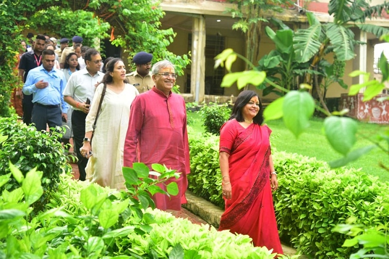 मुख्य निर्वाचन आयुक्त ज्ञानेश कुमार ने किया महेश्वर में रेवा सोसाइटी का भी भ्रमण मुख्य निर्वाचन आयुक्त ज्ञानेश कुमार ने किया महेश्वर में रेवा सोसाइटी का भी भ्रमण
