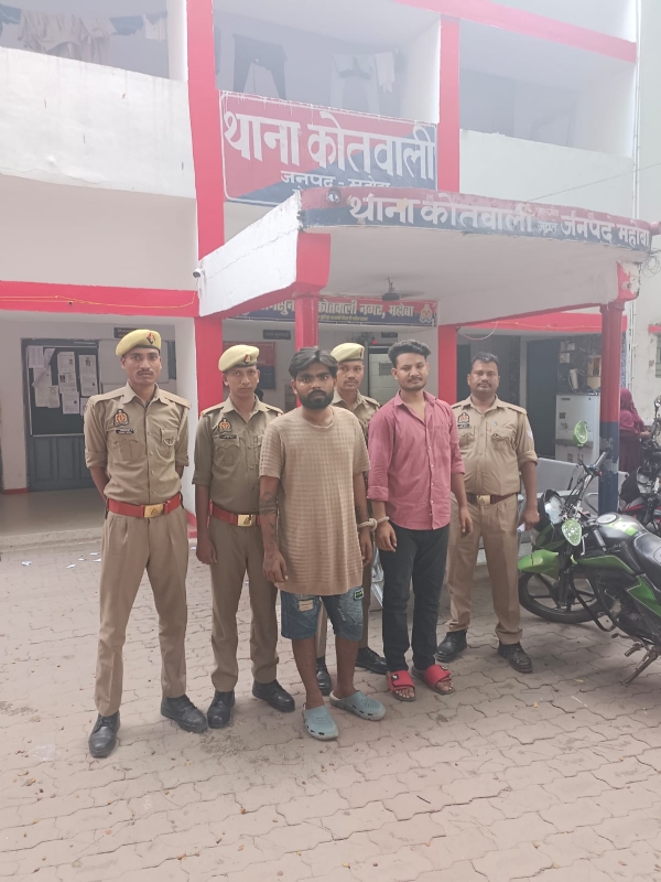 पुलिस की गिरफ्त में आरोपित पुलिस की गिरफ्त में आरोपित