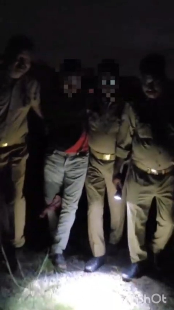 गिरफ्तार आरोपित पुलिस अभिरक्षा में मुठभेड़ के बाद गिरफ्तार आरोपित पुलिस अभिरक्षा में मुठभेड़ के बाद