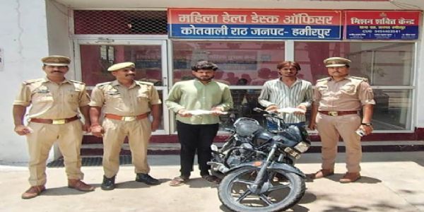 हवाई फायरिंग में दो आरोपित तमंचे के साथ पकड़ा गया