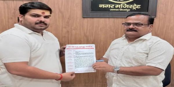 चुनाव कराइए-गर्भगृह में रील-वीडियो पर रोक लगाइए, सीएम योगी से शिकायत करेगा पंडा समाज