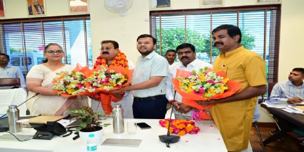 लखनऊ : नगर निगम कार्यकारिणी की बड़ी बैठक संपन्न, शहर के विकास, स्वच्छता, वायु गुणवत्ता और राजस्व से जुड़े अहम प्रस्तावों पर मुहर