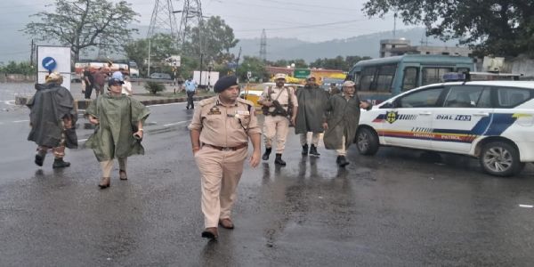 डीआईजी शिव कुमार ने राष्ट्रीय राजमार्ग पर सुरक्षा व्यवस्था का लिया जायजा, सतर्कता बढ़ाने के निर्देश