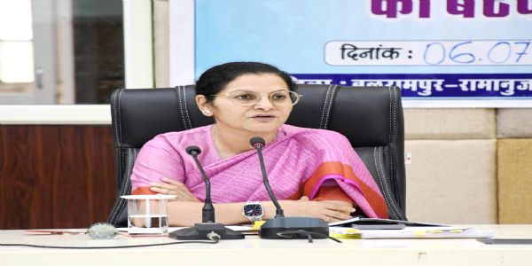 बलरामपुर : समय-सीमा की बैठक में योजनाओं की प्रगति की समीक्षा, निर्माण कार्यों में तेजी और स्वास्थ्य सेवाएं बेहतर करने के निर्देश