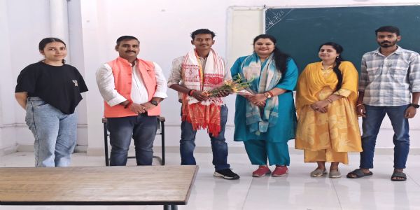 रांची विवि के छात्र का गांधी फेलोशिप में चयन होने पर किया सम्मानित