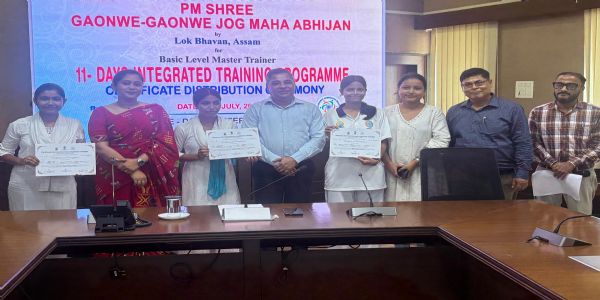 गांव-गांव योग महाअभियान के तहत प्रशिक्षुओं को प्रमाणपत्र वितरित