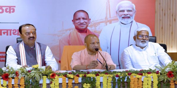 स्वीकृत परियोजनाओं का 15 अगस्त तक शिलान्यास कर शुरू कराएं निर्माण कार्य : योगी आदित्यनाथ
