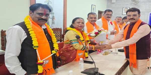 नगर निगम के नवनियुक्त मनोनीत पार्षदों ने ली शपथ, महापौर ने किया स्वागत