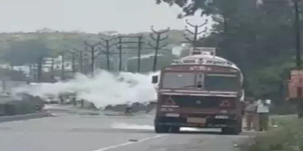 झांसी : नाइट्रोजन गैस टैंकर से रिसाव, एलपीजी की अफवाह से मची अफरा-तफरी