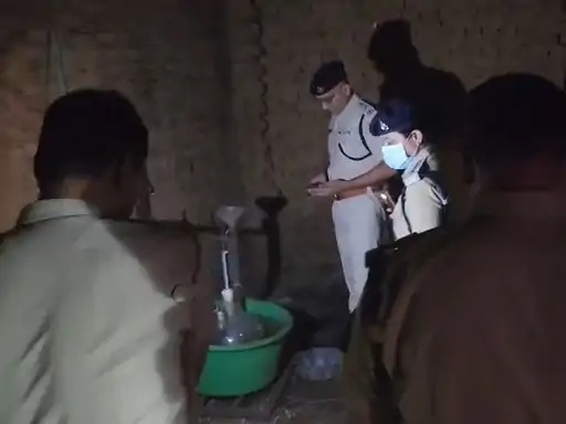 मऊगंज में अवैध एमडी ड्रग निर्माण इकाई का भंडाफोड़ मऊगंज में अवैध एमडी ड्रग निर्माण इकाई का भंडाफोड़