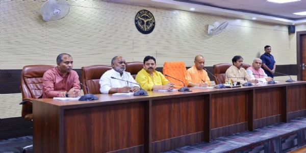 सावन में काशीवासियों के लिए श्री काशी विश्वनाथ मंदिर में होगा अलग दर्शन मार्ग : मुख्यमंत्री योगी
