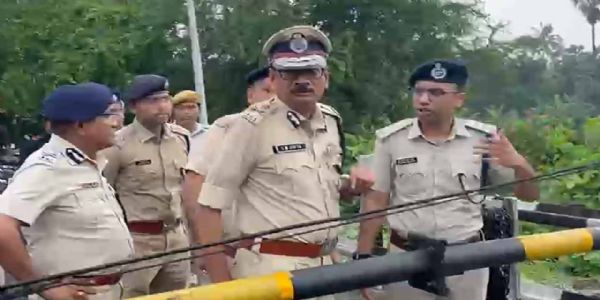 (अपडेट) बरूईपुर दुष्कर्म-हत्या मामला : डीजी सिध्दनाथ गुप्ता ने किया घटनास्थल का निरीक्षण