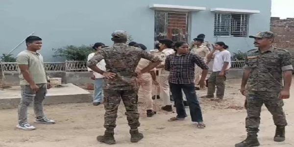 सहरसा के रेड लाइट एरिया में छापेमारी, 4 नाबालिग समेत 18 लोग हिरासत में