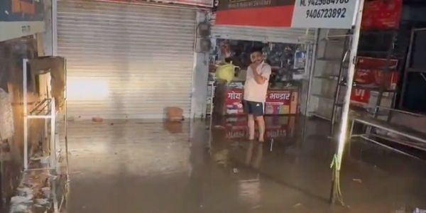 अमरपाटन में 12 घंटे की मूसलाधार बारिश से जनजीवन अस्त-व्यस्त, घरों-दुकानों में घुसा पानी
