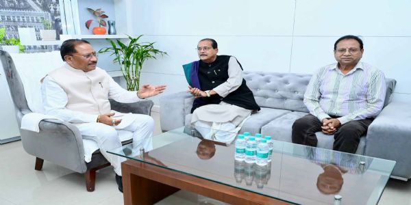 मुख्यमंत्री साय से झारखंड के वित्त मंत्री राधाकृष्ण किशोर ने की सौजन्य भेंट