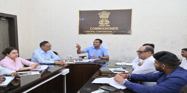 जबलपुर में आपदा प्रबंधन कंट्रोल रूम को चौबीस घंटे सक्रिय रखने के दिए निर्देश