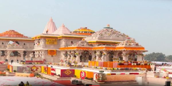 अयोध्या में आस्था बरकरार, रामलला के दरबार में उमड़ रहे श्रद्धालु