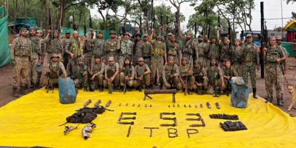 छत्तीसगढ़ के नारायणपुर में नक्सली डंप से 15 किलो वजनी आईईडी सहित हथियार बरामद छत्तीसगढ़ के नारायणपुर में नक्सली डंप से 15 किलो वजनी आईईडी सहित हथियार बरामद