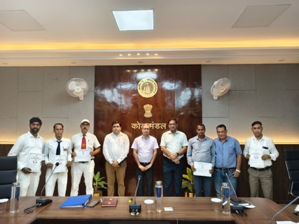 साठ किमी प्रति घंटा से अधिक औसत गति से 8 क्रैक मालगाड़ियों के सफल संचालन पर डीआरएम ने प्रदान किए गतिशीलता पुरस्कार