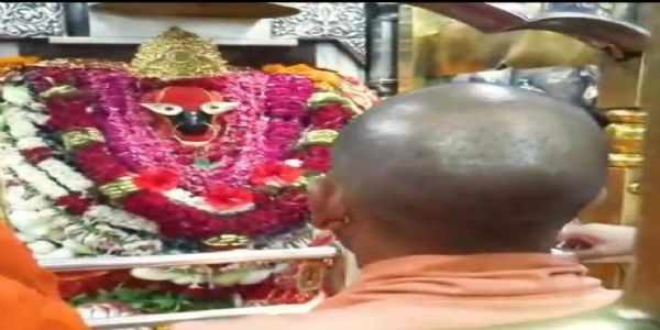 मां विंध्यवासिनी के दरबार में मुख्यमंत्री योगी ने टेका मत्था