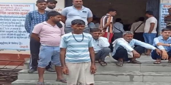 चलती बस में ड्राइवर-कंडक्टर के झगड़े के बीच पलटी स्लीपर बस, महिला की मौत; 15 यात्री घायल