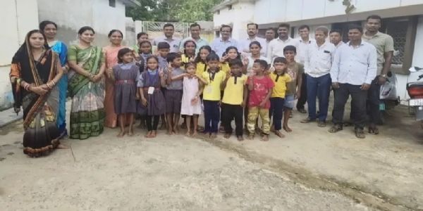जन्मदिन की खुशियां बनीं बच्चों के पोषण का माध्यम, स्कूल में हुआ नेवता भोजन आयोजन