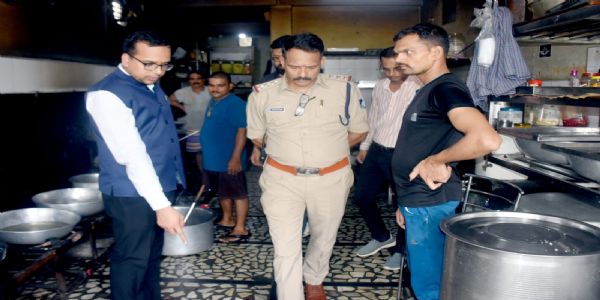 जबलपुर : निगम मजिस्ट्रेट के द्वारा शहर के प्रमुख होटलों और डेयरी दुकानों का किया गया औचक निरीक्षण