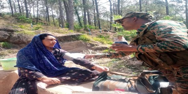 दूरदराज गांव में लगाए मेडिकल शिविर, 24 लोगों को मिला स्वास्थ्य लाभ