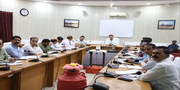 भोपालः संभागायुक्त ने की स्कूल शिक्षा विभाग की समीक्षा
