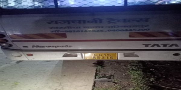 अम्बिकापुर : बस की टक्कर से माेटरसाइकिल सवार प्रधान आरक्षक की मौत
